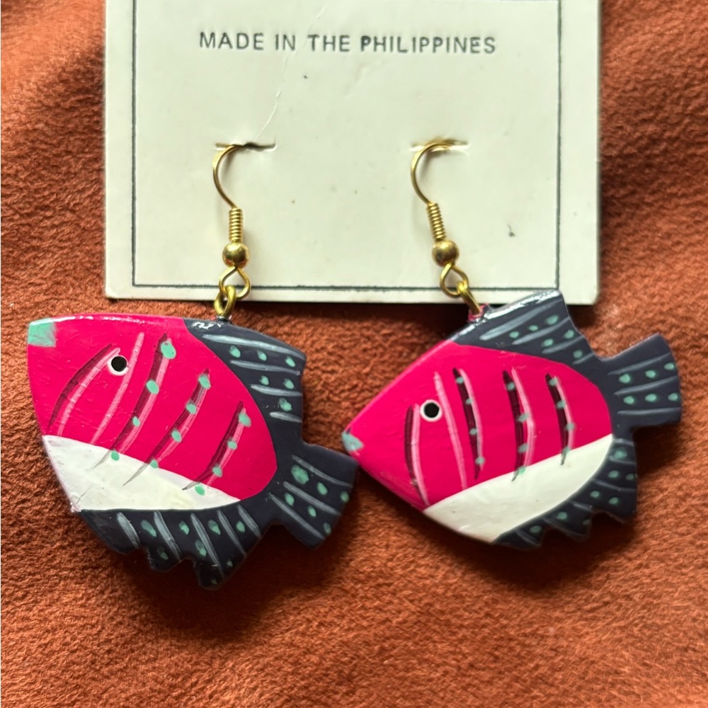 Dangling fish earrings